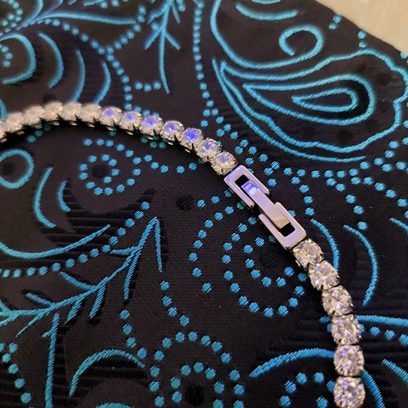 Tennis Necklace 4mm x 45cm - Picture 7 of 9